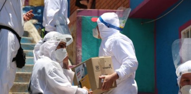 Foto con la entrega de ayudas del 5 de septiembre