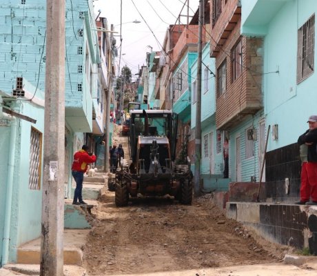 MAQUINARIA EN VÍA